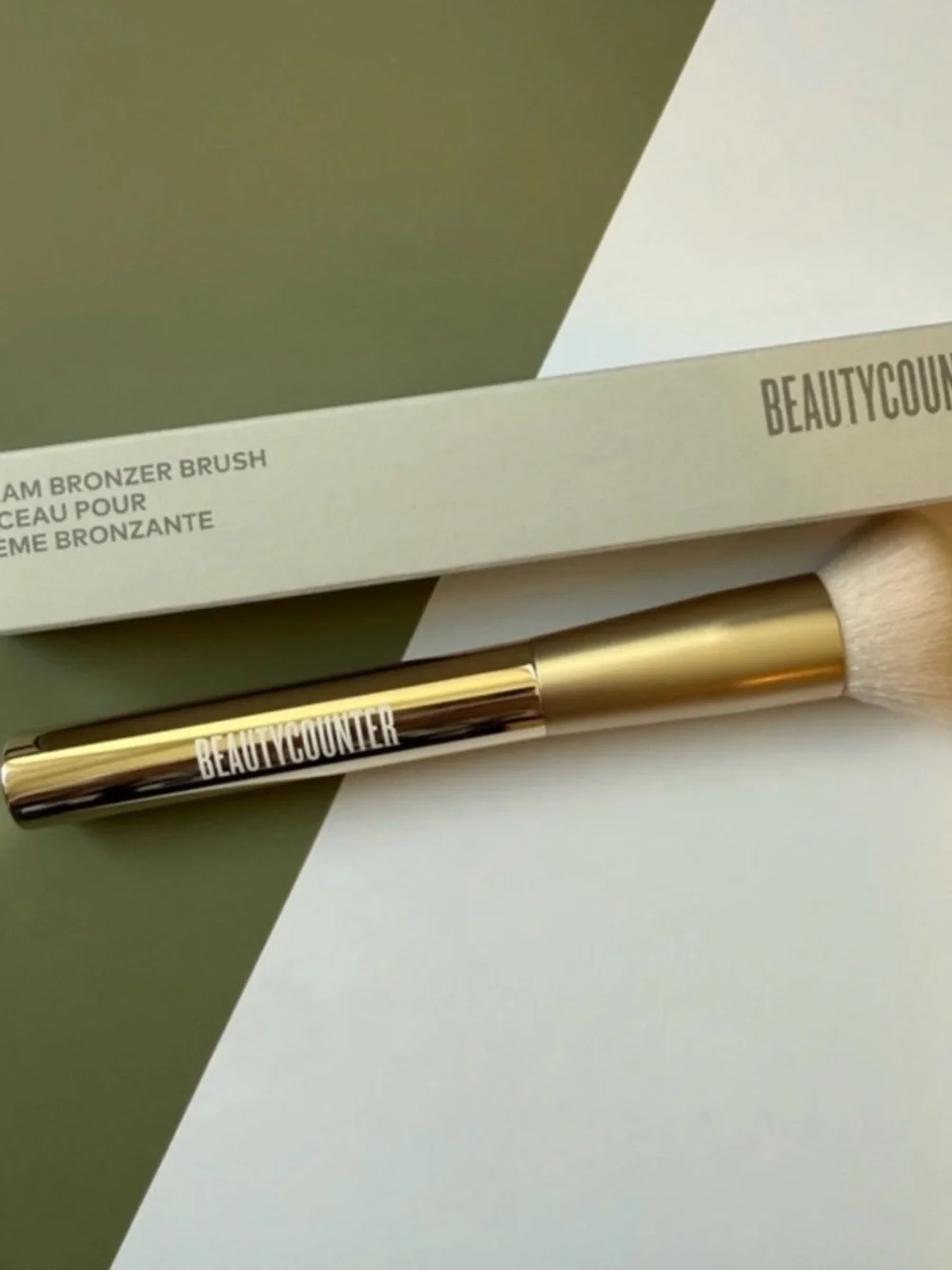 beautycounter Foundation Angled Brush with Gold Handle